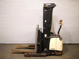 Carrello stoccatore a razze larghe Crown SHR5520-1.3