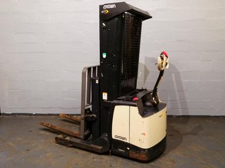 Carrello stoccatore a razze larghe Crown SHR5520-1.3