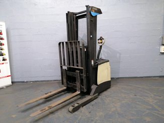 Carrello stoccatore a razze larghe Crown SHR5540-1.6
