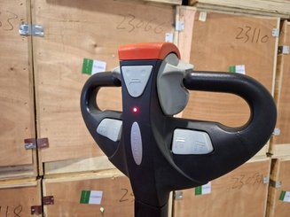 Stoccatori guida in accompagnamento Hangcha CDD16-AC1-L