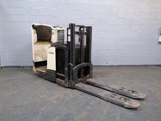 Stoccatori con piattaforma Crown DT3040