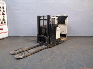 Stoccatori con piattaforma Crown DT3040