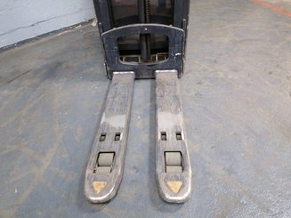 Stoccatori con piattaforma Crown DT3040