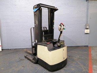 Carrello stoccatore a razze larghe Crown SHR5540-1.6