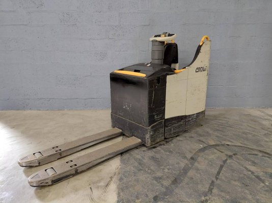 Transpallet con pedana Crown WT3040 - 1