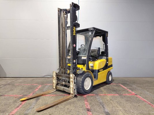 Carrello elevatore frontale a 4 ruote Yale GDP30VX - 1