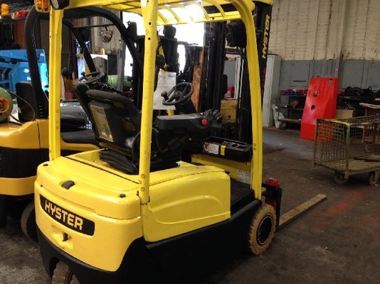 Carrello elevatore frontale a 3 ruote - J1.8XNT
