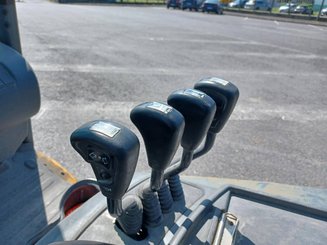 Carrello elevatore frontale a 4 ruote Jungheinrich TFG425500ZT