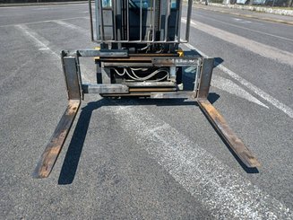 Carrello elevatore frontale a 4 ruote Jungheinrich TFG425500ZT