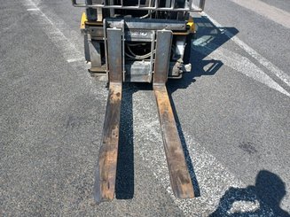 Carrello elevatore frontale a 4 ruote Jungheinrich TFG425500ZT