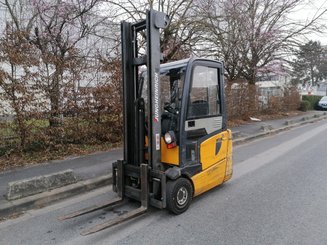 Carrello elevatore frontale a 3 ruote Jungheinrich EFG215
