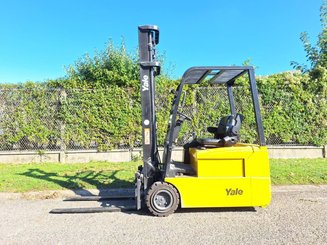 Carrello elevatore frontale a 3 ruote Yale ERP20 ATF