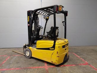 Carrello elevatore frontale a 3 ruote Yale ERP18VT