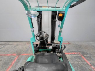 Carrello elevatore frontale a 3 ruote Yale ERP16VTLWB