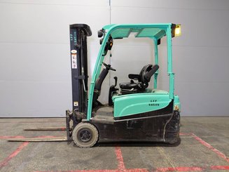 Carrello elevatore frontale a 3 ruote Yale ERP16VTLWB