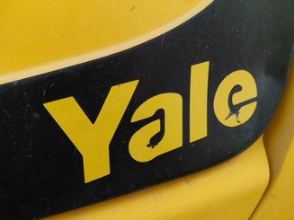 Carrello elevatore frontale a 3 ruote Yale ERP18VT