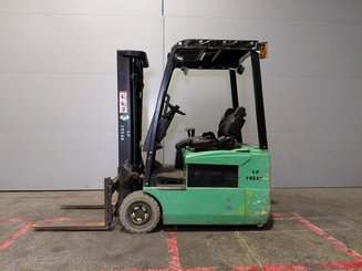 Carrello elevatore frontale a 3 ruote Yale ERP16 ATF