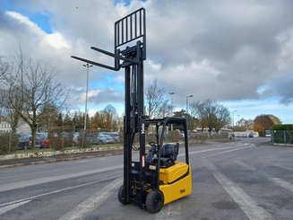 Carrello elevatore frontale a 3 ruote Yale ERP16VTMWB