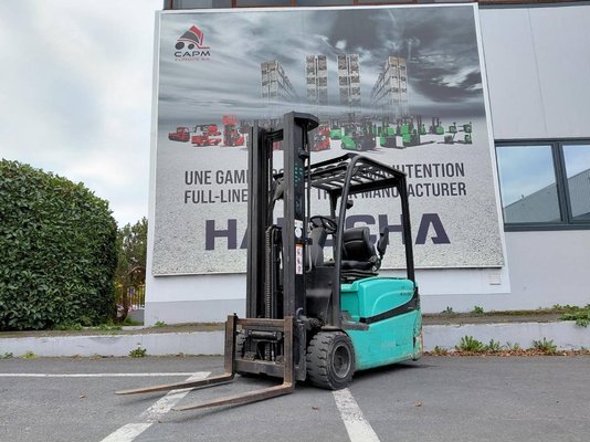 Carrello elevatore frontale a 3 ruote Yale ERP16VTLWB - 1