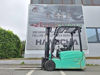 Carrello elevatore frontale a 3 ruote Yale ERP16VT