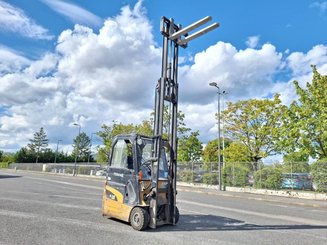 Carrello elevatore frontale a 3 ruote Caterpillar EP16NT