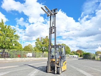Carrello elevatore frontale a 3 ruote Caterpillar EP16NT