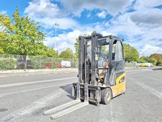 Carrello elevatore frontale a 3 ruote Caterpillar EP16NT