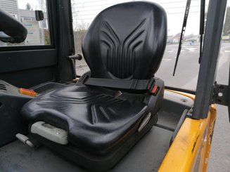Carrello elevatore frontale a 3 ruote Jungheinrich EFG215