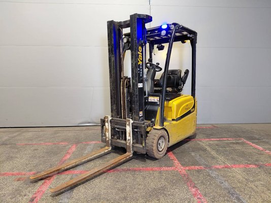 Carrello elevatore frontale a 3 ruote Yale ERP16VT SWB - 1