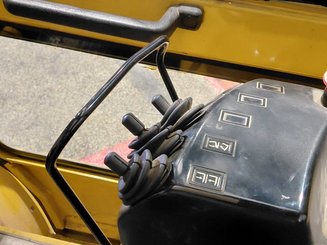 Carrello elevatore frontale a 4 ruote Caterpillar GP25 - 8