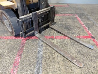 Carrello elevatore frontale a 4 ruote Caterpillar GP25