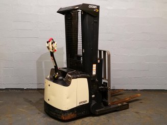 Carrello stoccatore a razze larghe Crown SHR5520-1.3