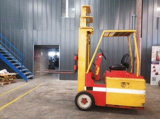 Carrello elevatore frontale a 3 ruote Peg F2050EB
