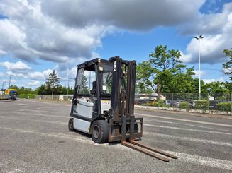 Carrello elevatore frontale a 4 ruote Yale ERP30