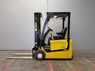 Carrello elevatore frontale a 3 ruote Yale ERP15VC