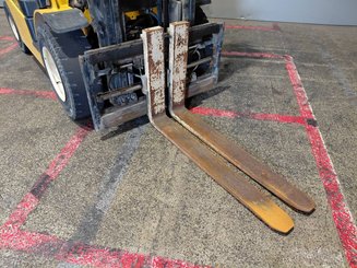 Carrello elevatore frontale a 4 ruote Yale GDP30VX