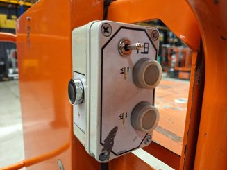 Navicella a gruppo di sollevamento verticale JLG TOUCAN DUO
