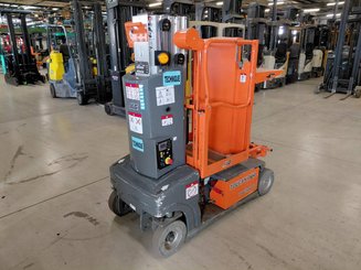 Navicella a gruppo di sollevamento verticale JLG TOUCAN DUO