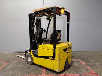 Carrelli elevatori elettrici Yale ERP13-15VC