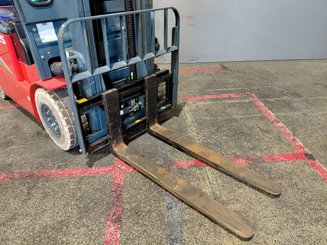 Carrello elevatore frontale a 4 ruote Heli CPD25GD2