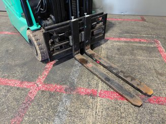 Carrello elevatore frontale a 3 ruote Yale ERP20VTLWB - 7
