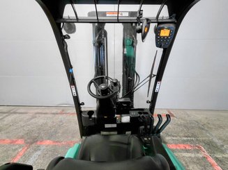 Carrello elevatore frontale a 3 ruote Yale ERP20VTLWB - 8