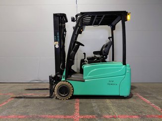 Carrello elevatore frontale a 3 ruote Yale ERP20VTLWB - 4