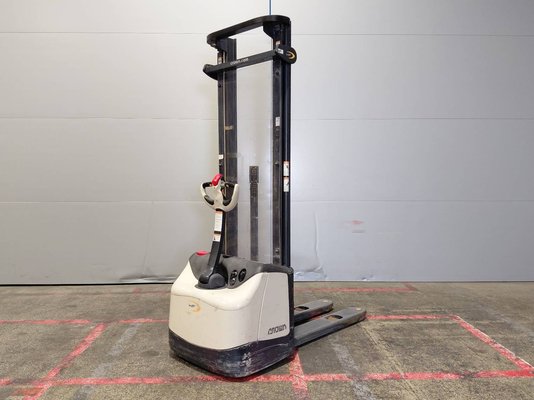 Stoccatori guida in accompagnamento Crown WF3000 - 1