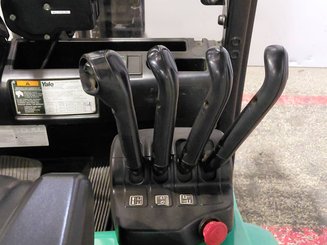Carrello elevatore frontale a 3 ruote Yale ERP20VTLWB