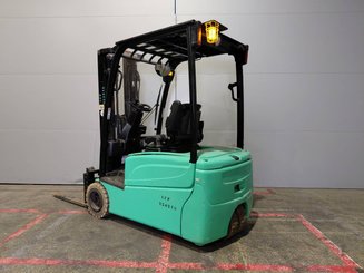 Carrello elevatore frontale a 3 ruote Yale ERP20VTLWB