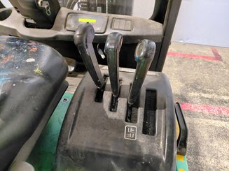 Carrello elevatore frontale a 3 ruote Yale ERP16 ATF