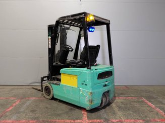 Carrello elevatore frontale a 3 ruote Yale ERP16 ATF