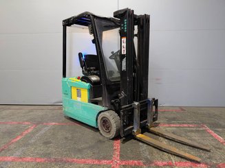 Carrello elevatore frontale a 3 ruote Yale ERP16 ATF