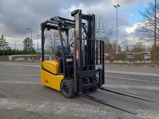 Carrello elevatore frontale a 3 ruote Yale ERP16VTMWB